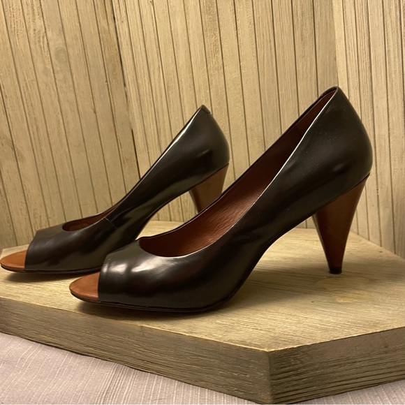 Banana Republic Black Leather Peep Toe Cone Heels 8.5M - Picture 2 of 10